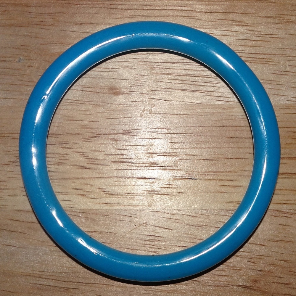 Vtg. Solid Glass Cornflower Blue Bangle Bracelet - image 2
